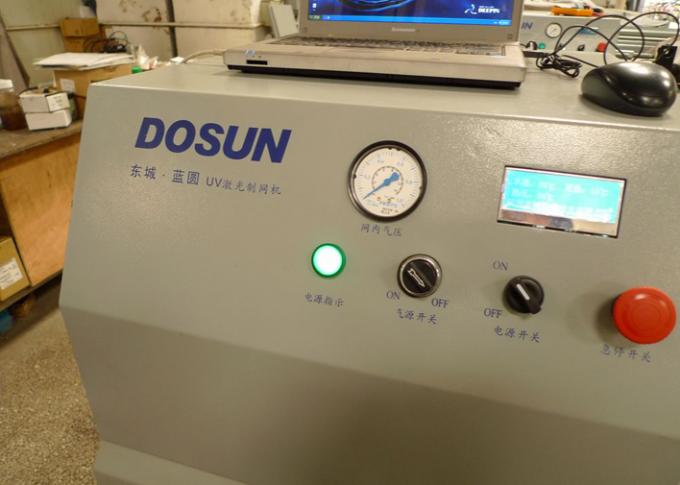 Ripetizione rotatoria dello schermo dell'incisore 640mm del laser del tessuto, macchina per incidere UV blu 3